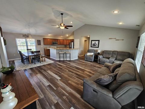 Tiny photo for 408 W BEACON Court, Mt Vernon, IL 62864 (MLS # EB460624)