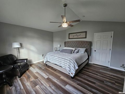 Tiny photo for 408 W BEACON Court, Mt Vernon, IL 62864 (MLS # EB460624)