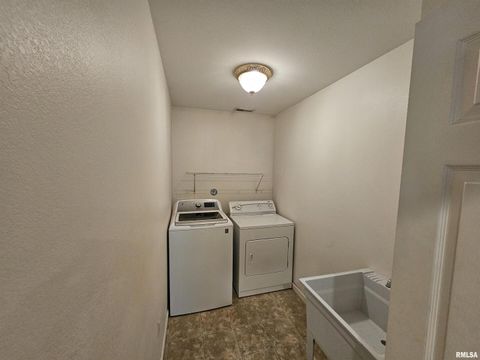 Tiny photo for 408 W BEACON Court, Mt Vernon, IL 62864 (MLS # EB460624)