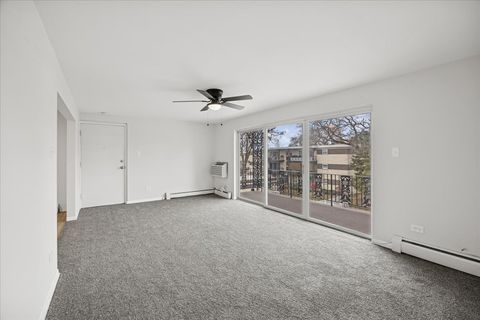 Tiny photo for 935 S 8th Avenue #5, La Grange, IL 60525 (MLS # 12536754)