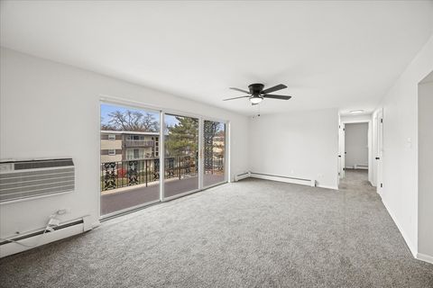 Tiny photo for 935 S 8th Avenue #5, La Grange, IL 60525 (MLS # 12536754)