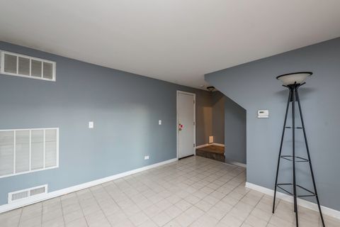 Tiny photo for 341 W Treehouse Lane #11-4, Round Lake, IL 60073 (MLS # 12543805)