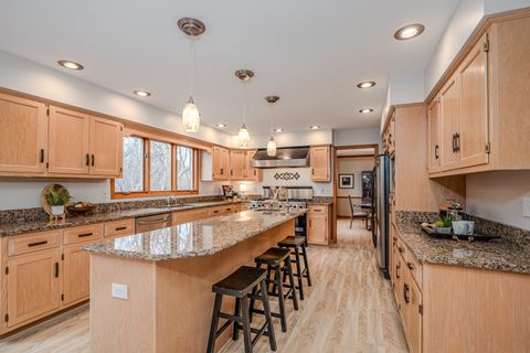 Tiny photo for 3104 Easton Place, St. Charles, IL 60174 (MLS # 12578498)