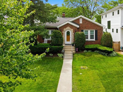 Tiny photo for 708 S Vine Avenue, Park Ridge, IL 60068 (MLS # 12660919)