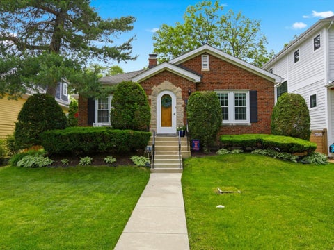 Photo of 708 S Vine Avenue, Park Ridge, IL 60068 (MLS # 12660919)