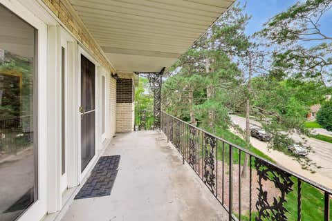 Tiny photo for 901 8th Avenue #12, La Grange, IL 60525 (MLS # 12697617)