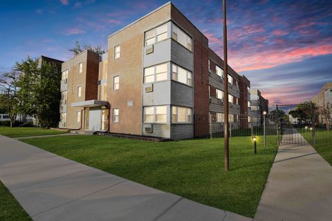 Photo of 2405 W Balmoral Avenue #1A, Chicago, IL 60625 (MLS # 12513009)