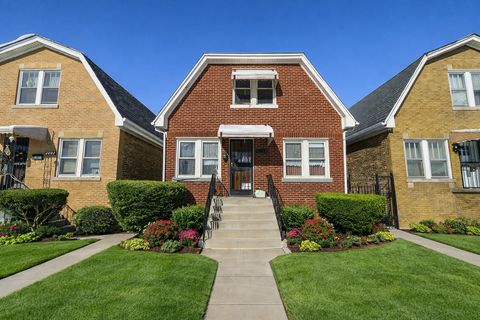 Photo of 4440 W Iowa Street, Chicago, IL 60651 (MLS # 12557970)