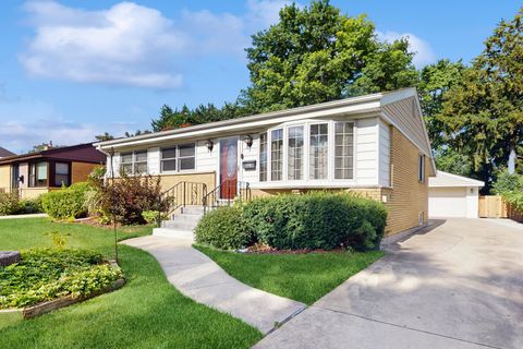 Photo of 576 Amherst Avenue, Des Plaines, IL 60016 (MLS # 12533193)