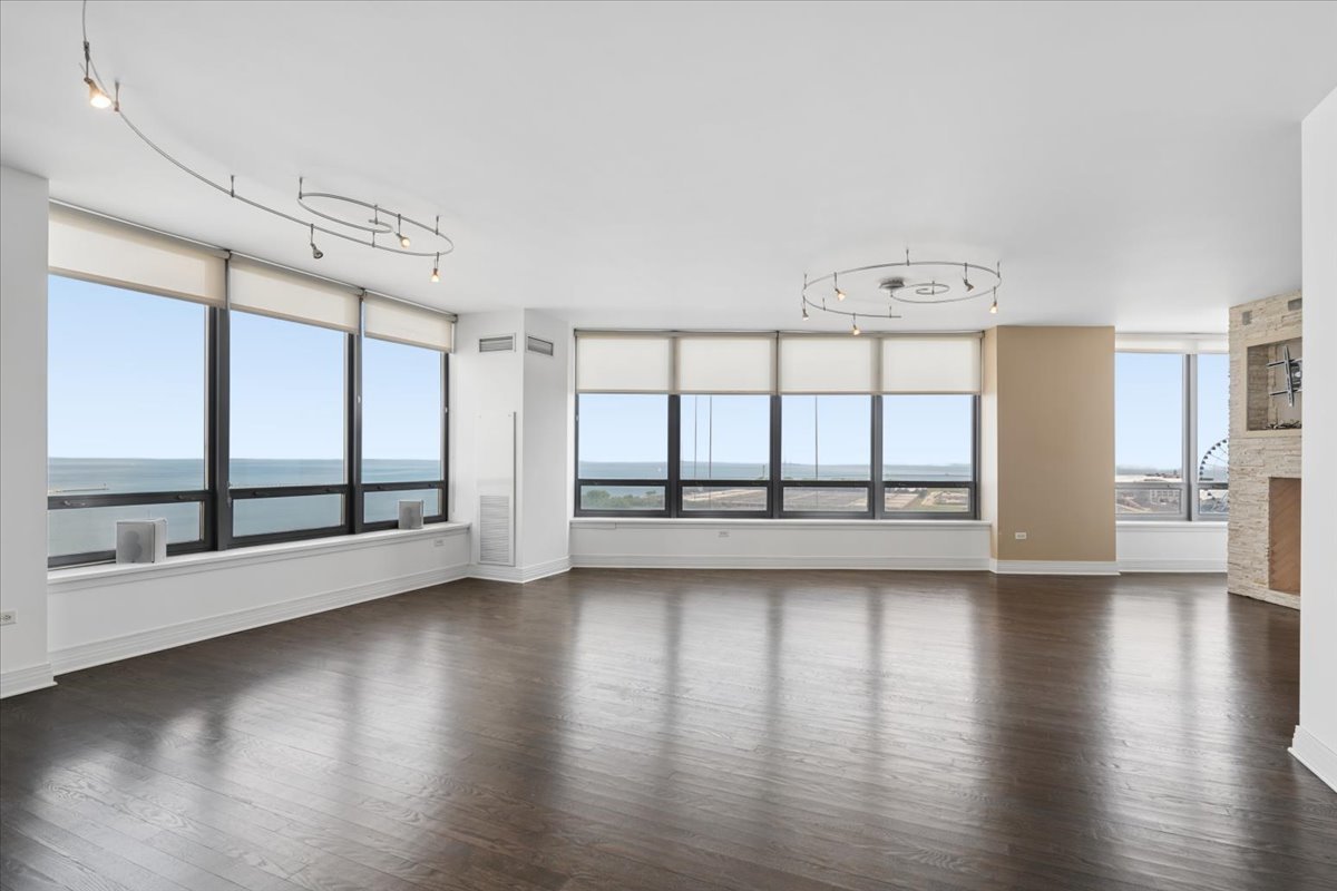 600 N Lake Shore Drive 1305