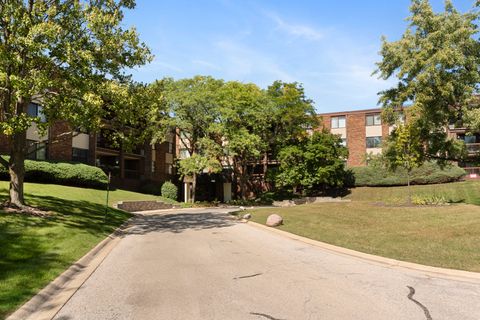 Photo of 440 Raintree Court #1D, Glen Ellyn, IL 60137 (MLS # 12470197)