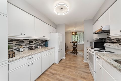 Tiny photo for 440 Raintree Court #1D, Glen Ellyn, IL 60137 (MLS # 12470197)