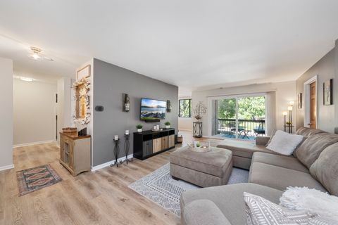 Tiny photo for 440 Raintree Court #1D, Glen Ellyn, IL 60137 (MLS # 12470197)