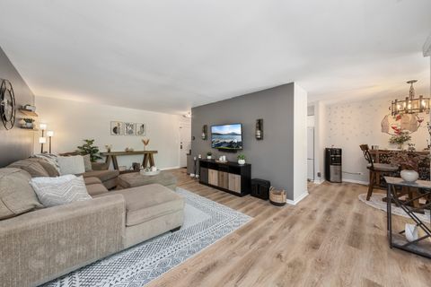 Tiny photo for 440 Raintree Court #1D, Glen Ellyn, IL 60137 (MLS # 12470197)