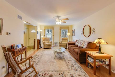 Tiny photo for 735 Garfield Avenue #735, Libertyville, IL 60048 (MLS # 12545948)