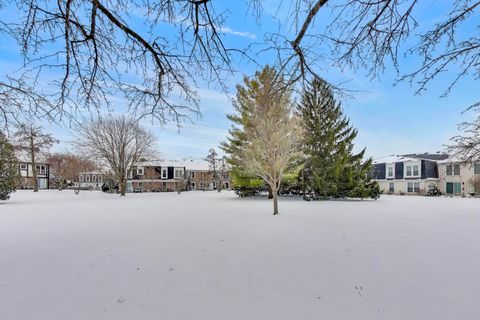 Tiny photo for 735 Garfield Avenue #735, Libertyville, IL 60048 (MLS # 12545948)