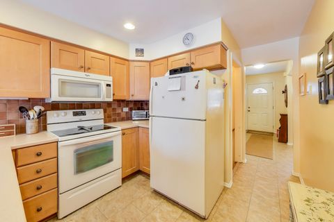 Tiny photo for 735 Garfield Avenue #735, Libertyville, IL 60048 (MLS # 12545948)
