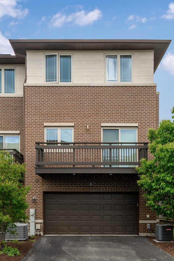 43 FOREST Avenue