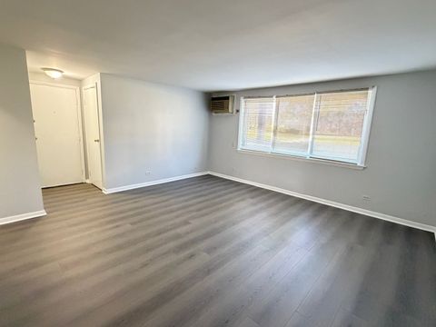 Tiny photo for 1110 W 18th Street #GE, Broadview, IL 60155 (MLS # 12582920)