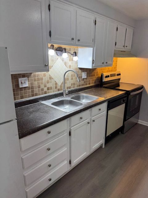 Tiny photo for 1110 W 18th Street #GE, Broadview, IL 60155 (MLS # 12582920)