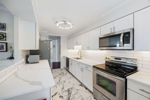 Tiny photo for 940 W Glenlake Avenue #34D, Chicago, IL 60660 (MLS # 12755317)