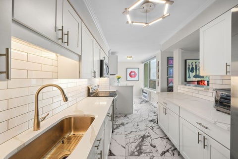 Tiny photo for 940 W Glenlake Avenue #34D, Chicago, IL 60660 (MLS # 12755317)