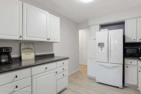 Tiny photo for 440 Raintree Court #1G, Glen Ellyn, IL 60137 (MLS # 12557957)