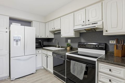 Tiny photo for 440 Raintree Court #1G, Glen Ellyn, IL 60137 (MLS # 12557957)