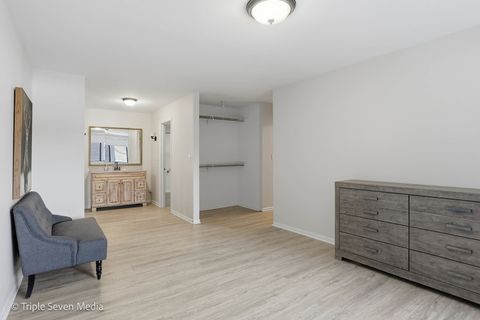 Tiny photo for 440 Raintree Court #1G, Glen Ellyn, IL 60137 (MLS # 12557957)