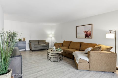 Tiny photo for 440 Raintree Court #1G, Glen Ellyn, IL 60137 (MLS # 12557957)