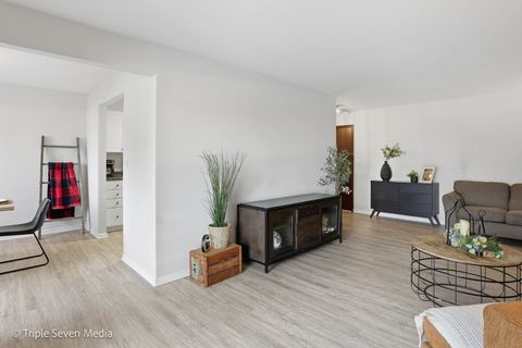 Tiny photo for 440 Raintree Court #1G, Glen Ellyn, IL 60137 (MLS # 12557957)