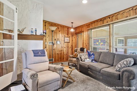 Tiny photo for 2923 Shorewood Drive, McHenry, IL 60050 (MLS # 12687637)