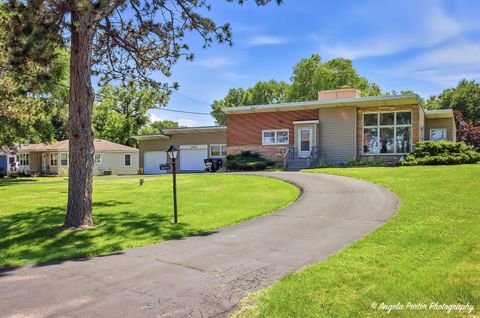 Tiny photo for 2923 Shorewood Drive, McHenry, IL 60050 (MLS # 12687637)