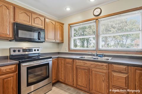 Tiny photo for 2923 Shorewood Drive, McHenry, IL 60050 (MLS # 12687637)