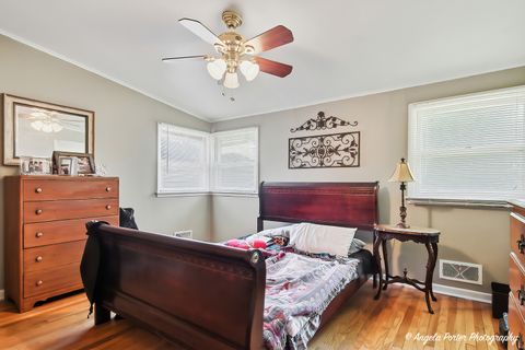 Tiny photo for 2923 Shorewood Drive, McHenry, IL 60050 (MLS # 12687637)