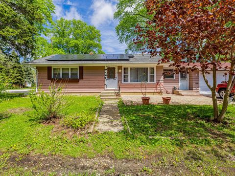 Photo of 1045 Palace Street, Aurora, IL 60506 (MLS # 12624223)