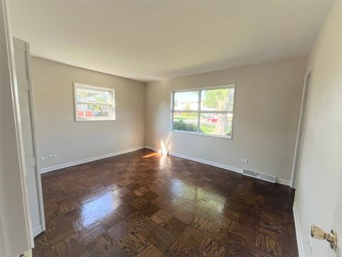 Tiny photo for 539 Ridgewood Road, Elk Grove Village, IL 60007 (MLS # 12472049)