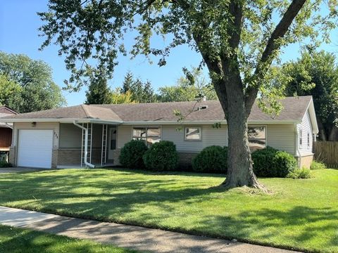 Photo of 539 Ridgewood Road, Elk Grove Village, IL 60007 (MLS # 12472049)