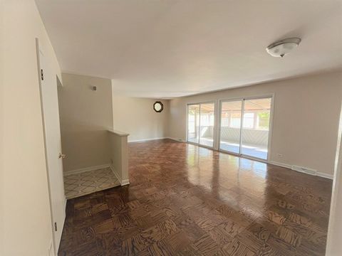 Tiny photo for 539 Ridgewood Road, Elk Grove Village, IL 60007 (MLS # 12472049)