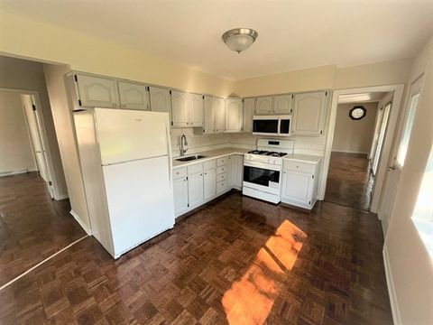 Tiny photo for 539 Ridgewood Road, Elk Grove Village, IL 60007 (MLS # 12472049)