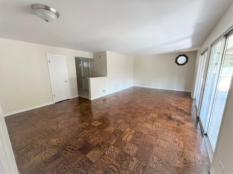 Tiny photo for 539 Ridgewood Road, Elk Grove Village, IL 60007 (MLS # 12472049)