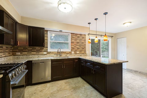 Tiny photo for 77 Montclair Road, Vernon Hills, IL 60061 (MLS # 12770751)