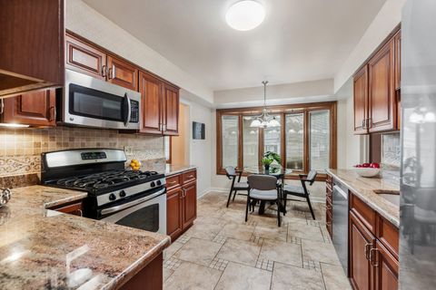 Tiny photo for 1305 E Mulberry Lane, Mount Prospect, IL 60056 (MLS # 12572858)