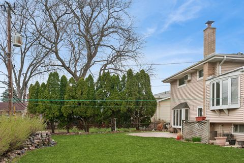 Tiny photo for 1305 E Mulberry Lane, Mount Prospect, IL 60056 (MLS # 12572858)