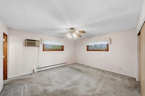 Tiny photo for 1305 E Mulberry Lane, Mount Prospect, IL 60056 (MLS # 12572858)