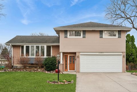Tiny photo for 1305 E Mulberry Lane, Mount Prospect, IL 60056 (MLS # 12572858)