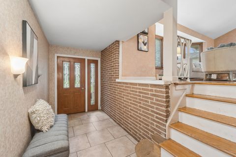 Tiny photo for 1305 E Mulberry Lane, Mount Prospect, IL 60056 (MLS # 12572858)