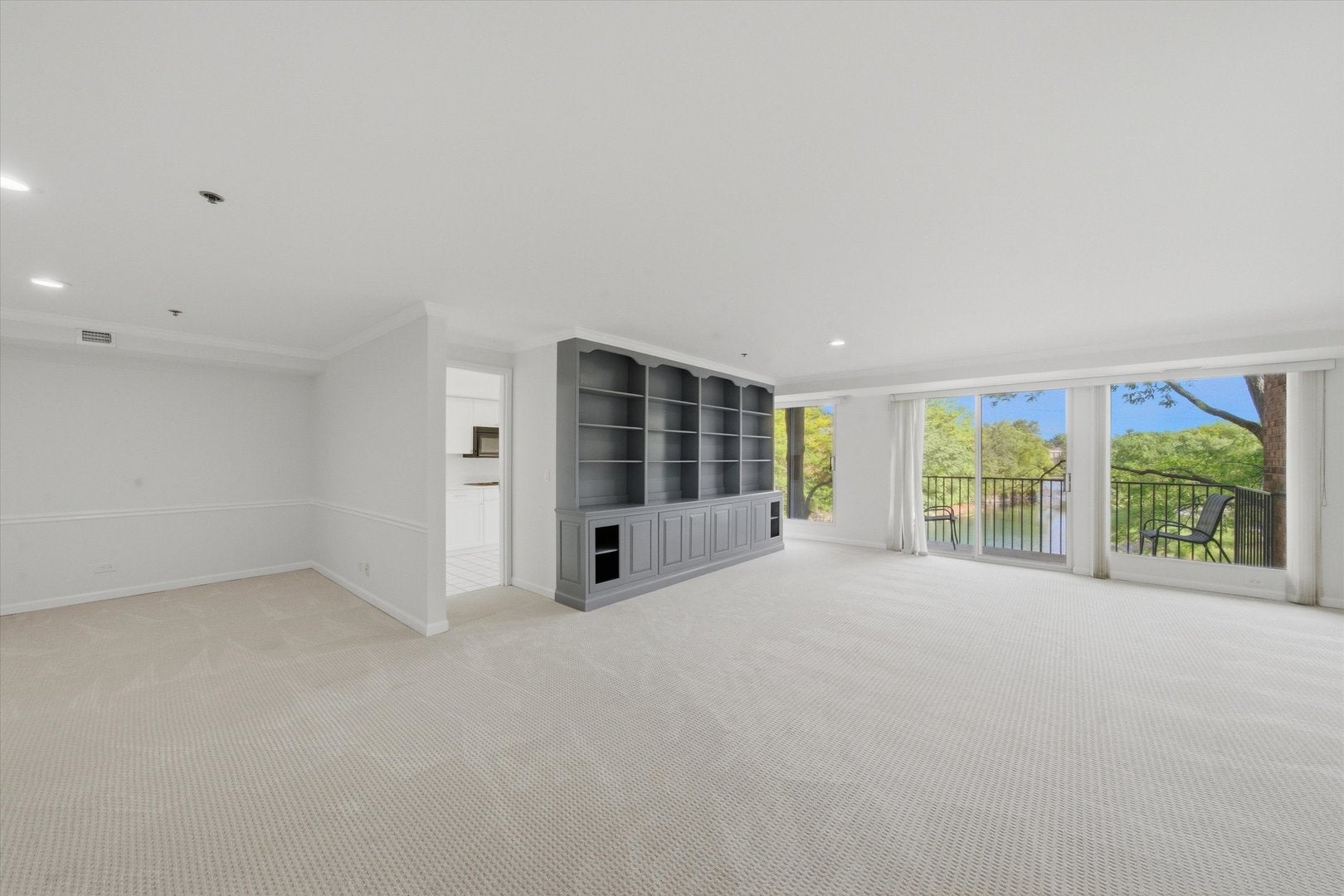 4010 Arbor Lane 203
