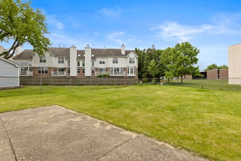 Tiny photo for 762 Oakwood Drive, Westmont, IL 60559 (MLS # 12686752)