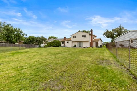 Tiny photo for 762 Oakwood Drive, Westmont, IL 60559 (MLS # 12686752)